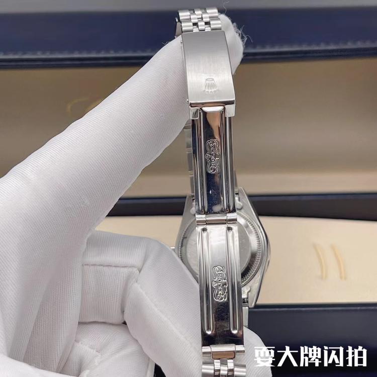 Rolex劳力士 女装日志型自动机械腕表 Rolex劳力士女装日志型自动机械腕表，经典保值热门款，日历窗超美贝母面刻度钻，参考原钻13多万，超值带走  表径26